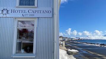 المنشأة من الخارج