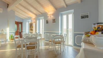 Desayuno buffet incluido todos los días