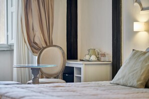 Habitación doble superior, 1 cama Queen size, baño privado, vista a la ciudad | Sábanas de algodón egipcio, ropa de cama de alta calidad y edredón 