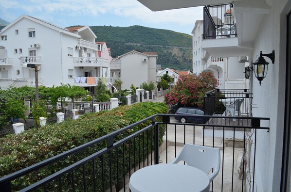 Comfort Apartment, 1 Queen Bed | Balcony