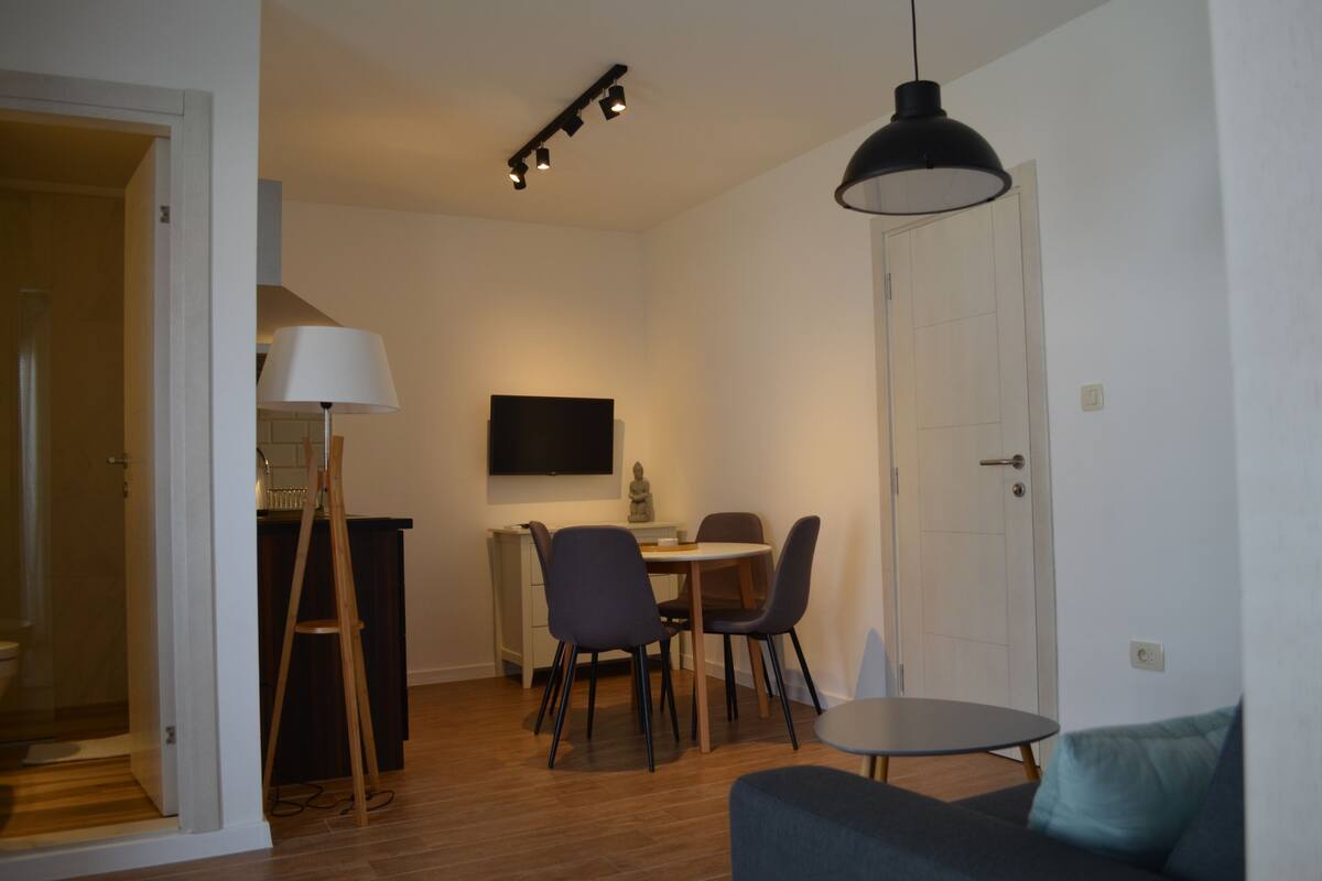 Design-Apartment, 1 Queen-Bett und Schlafsofa | Wohnbereich | LCD-Fernseher