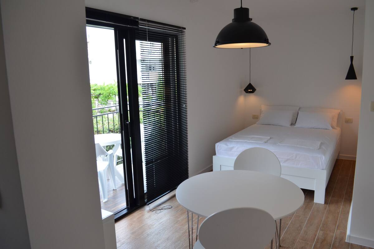 Comfort Apartment, 1 Queen Bed | Living area