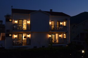 Front of property - evening/night - Casablanca Apartments (Budva)