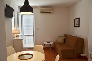 Family Studio Suite, 1 Queen Bed with Sofa bed | Living room - Casablanca Apartments (Budva)