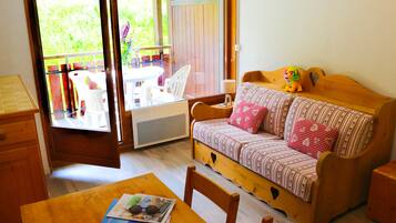 Apartemen | 3 kamar tidur, didekorasi berbeda-beda, kedap suara, dan seprai linen