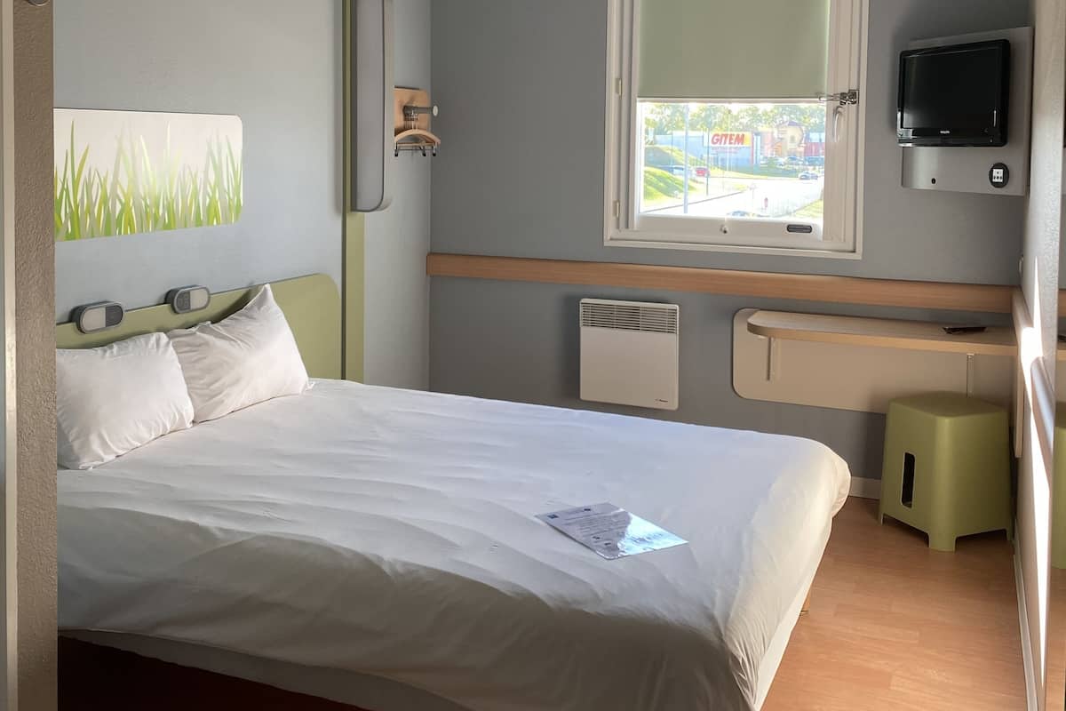 Double Room | Desk, blackout drapes, soundproofing, free WiFi