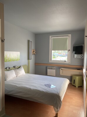 Double Room | Desk, blackout drapes, soundproofing, free WiFi
