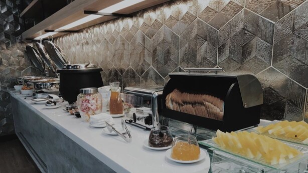 Bữa sáng buffet hàng ngày với phụ phí nhỏ 