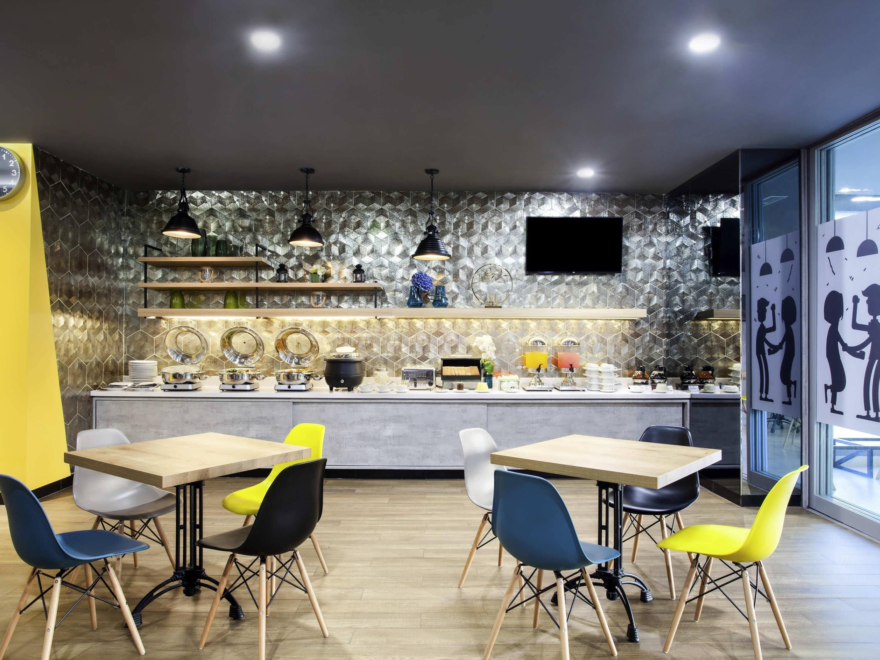 Dagelijks ontbijtbuffet (IDR 40000 per persoon)