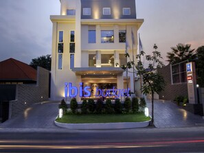 Exterior - ibis budget Surabaya Diponegoro (Surabaya)
