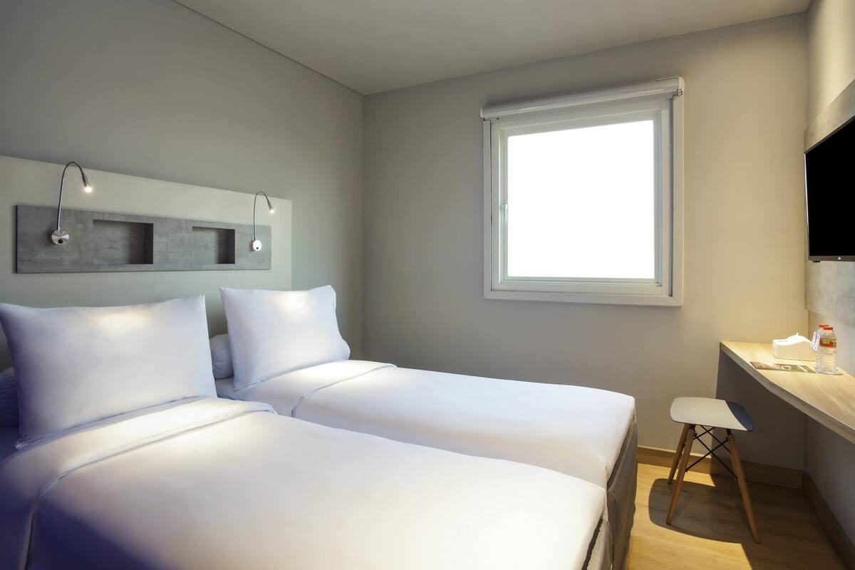 Habitación estándar, 2 camas individuales | Ropa de cama de alta calidad y caja de seguridad en la habitación