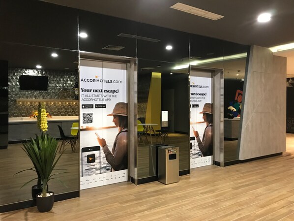 Lobby - ibis budget Surabaya Diponegoro (Surabaya)