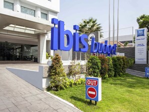 Exterior - ibis budget Surabaya Diponegoro (Surabaya)