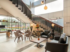 Lobby sitting area - ibis Pontianak City Center (Pontianak)