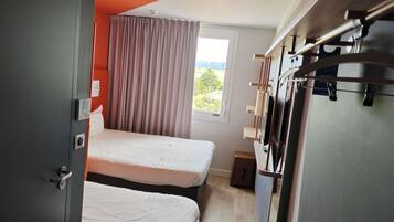 Triple Room, Multiple Beds | Desk, soundproofing, free cots/infant beds, free WiFi