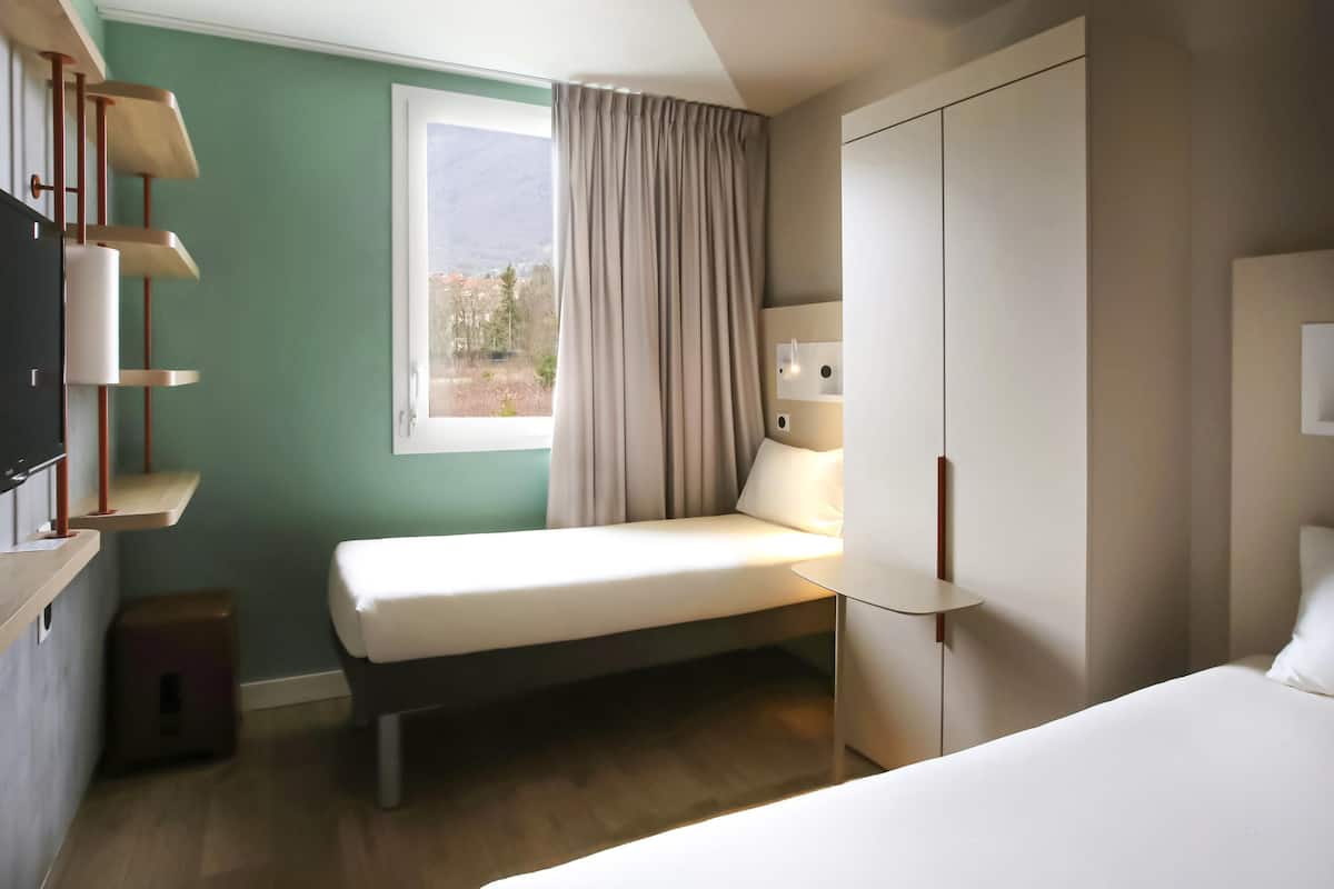 Triple Room, Multiple Beds