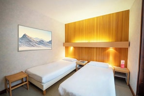 Trang trí khác biệt, bàn ủi/dụng cụ ủi quần áo