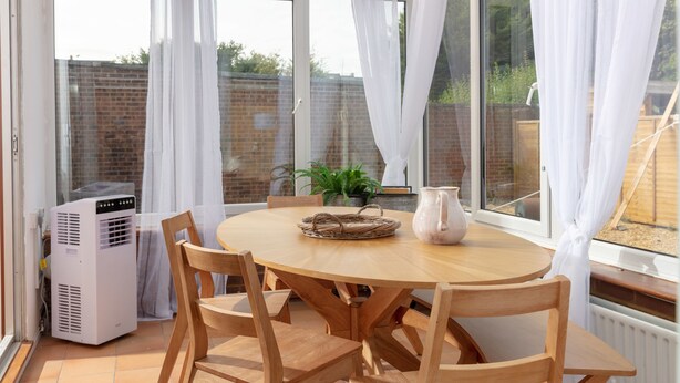 تناول الطعام داخل الغرفة