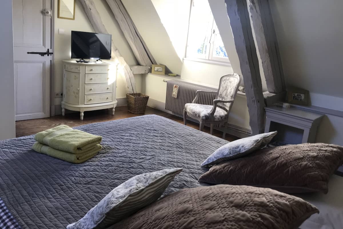 Classic Double Room, 1 Queen Bed, Garden View (Les Falaises) | Soundproofing, free WiFi, bed sheets