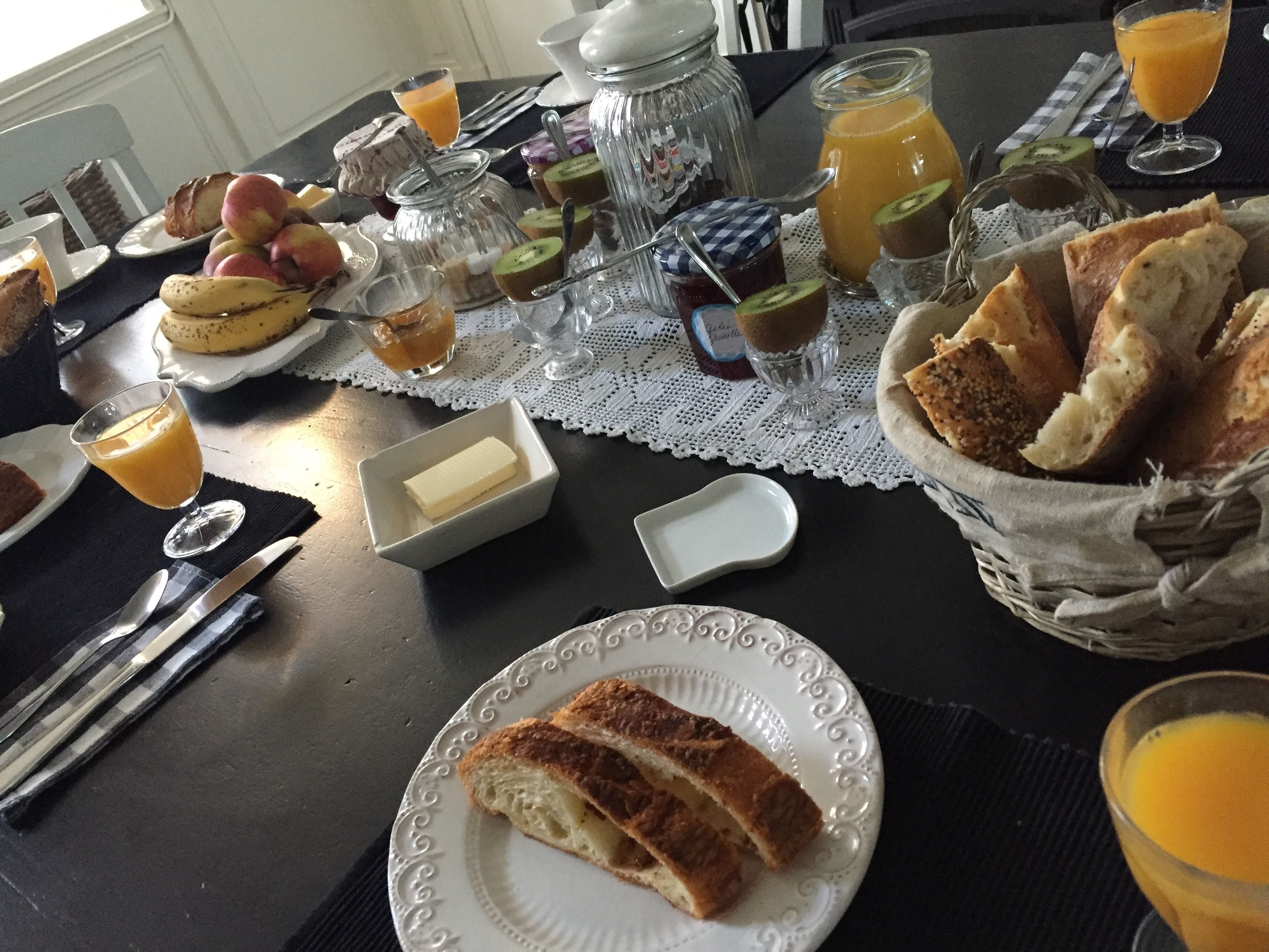 Daily continental breakfast (EUR 8.00 per person)