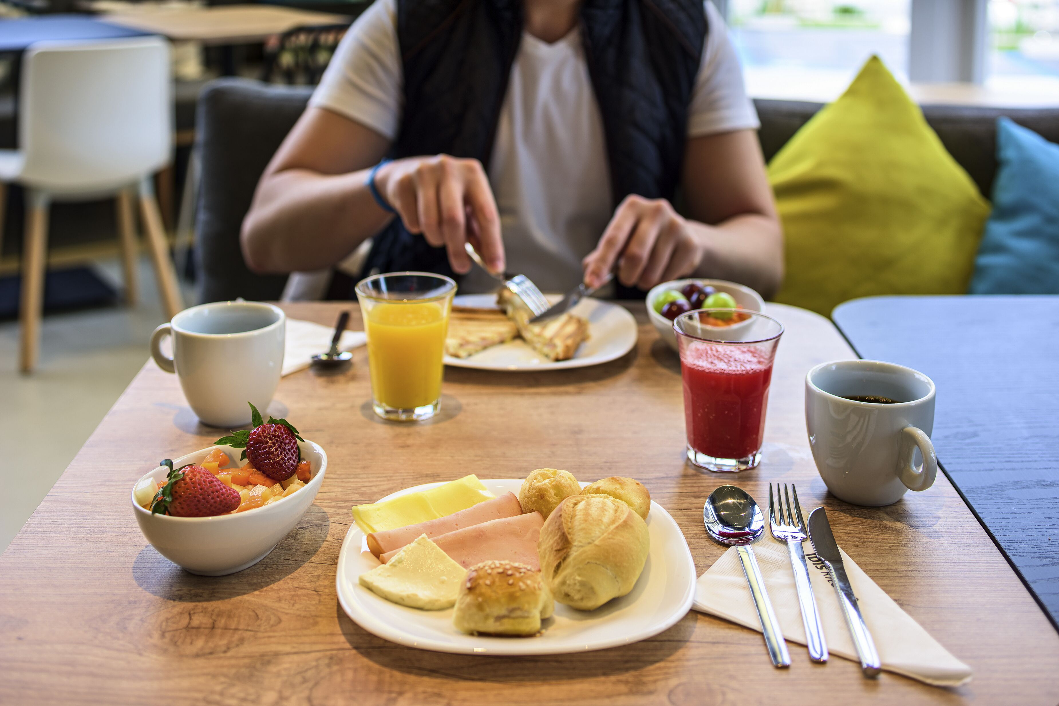 daily buffet breakfast (brl 59.00 per person)