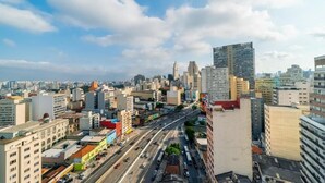 A cityscape with a mix of modern and older buildings, busy roads, and a clear sky. - ibis Sao Paulo Tatuape (São Paulo)