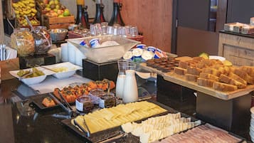 Daily buffet breakfast (BRL 59.00 per person)