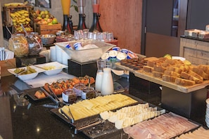 Daily buffet breakfast (BRL 59.00 per person)