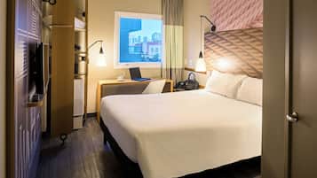 Standard Room, 1 Double Bed | Minibar, in-room safe, desk, laptop workspace