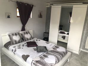 Studio Suite, Garden Area (Studio Lola)