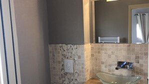Suite Timéo | Bathroom sink - Les Chambres du Bonheur (Fontaine-Sous-Jouy)