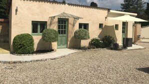 Front of property - Les Chambres du Bonheur (Fontaine-Sous-Jouy)