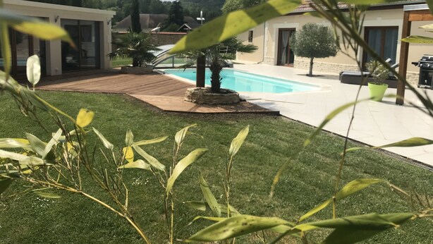 Outdoor pool - Les Chambres du Bonheur (Fontaine-Sous-Jouy)