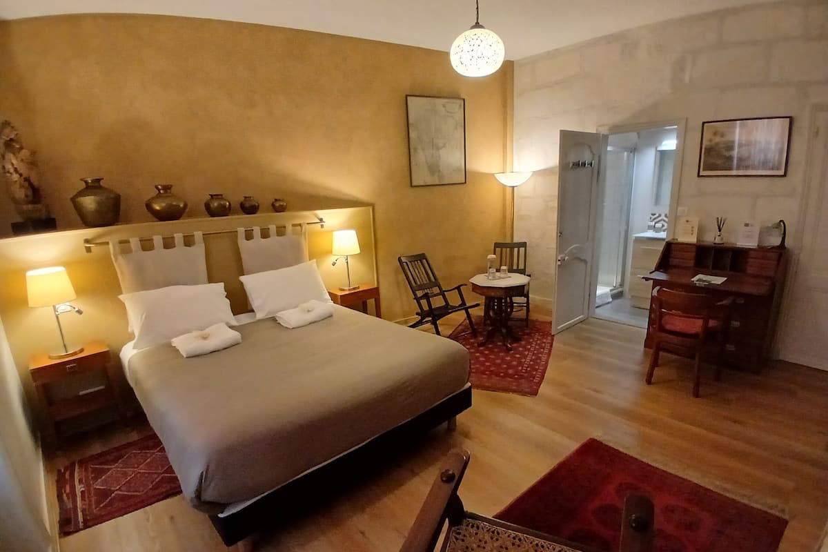 Deluxe Double Room, Ensuite (Bombay)