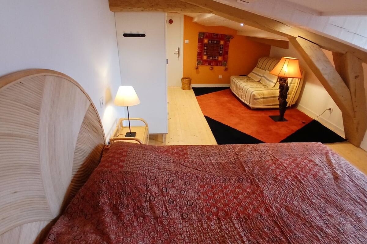 Kamar Ekonomi, 1 Tempat Tidur King, pemandangan halaman | Seprai katun Mesir, seprai premium, dan tempat tidur Select Comfort