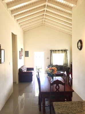 บ้านพักสำหรับครอบครัว, ปลอดบุหรี่ | บริการอาหารในห้องพัก