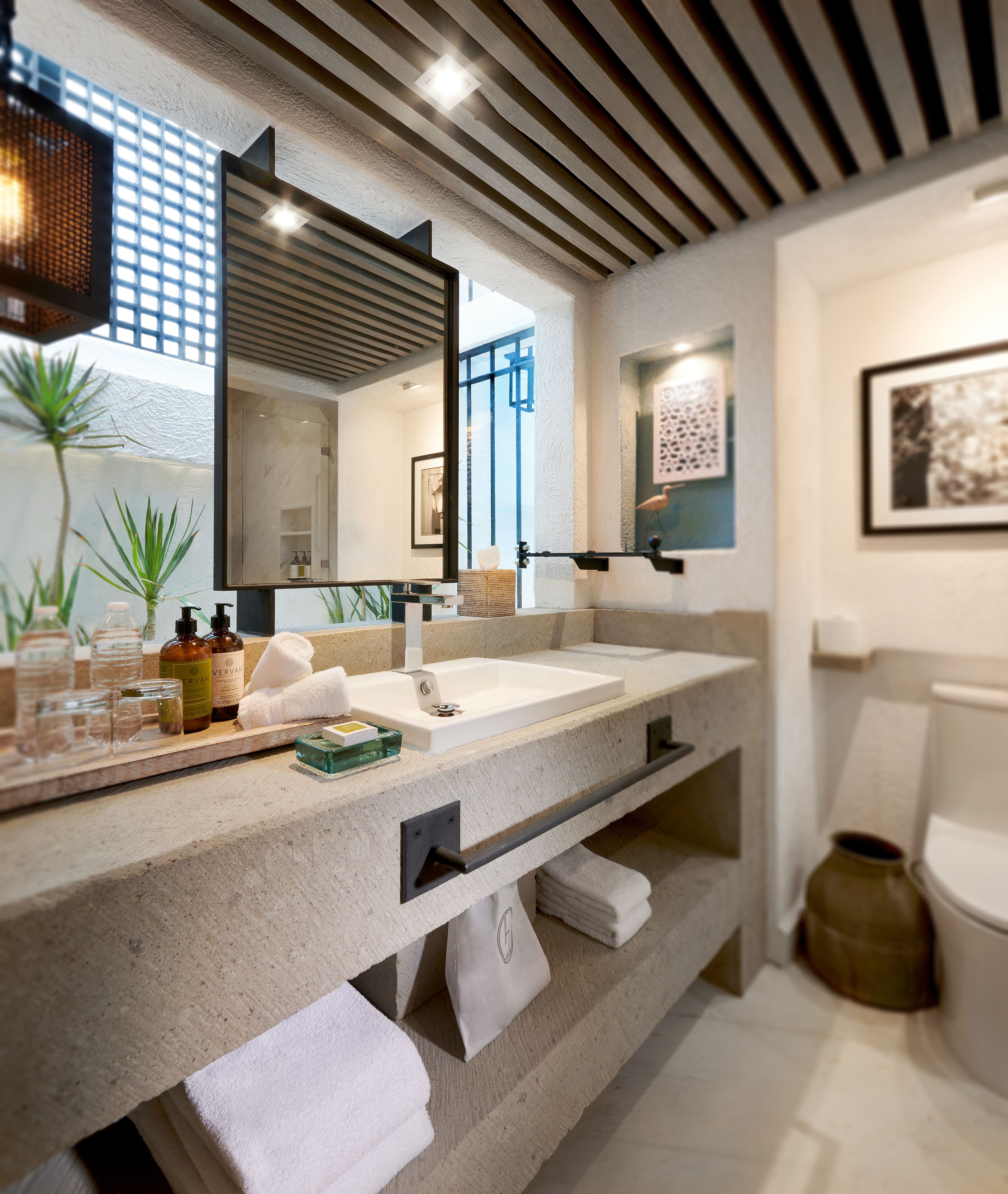 design suite, 1 bedroom, non smoking, ensuite | bathroom | free toiletries, hair dryer, bathrobes, slippers