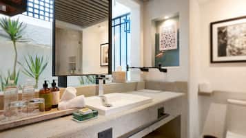 Design-Suite, 1 Schlafzimmer, Nichtraucher, mit Bad | Badezimmer | Kostenlose Toilettenartikel, Haartrockner, Bademäntel, Hausschuhe