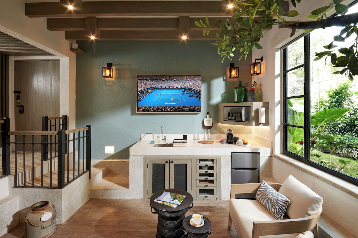 design suite, 1 bedroom, non smoking, ensuite | 1 bedroom, premium bedding, down duvets, in-room safe