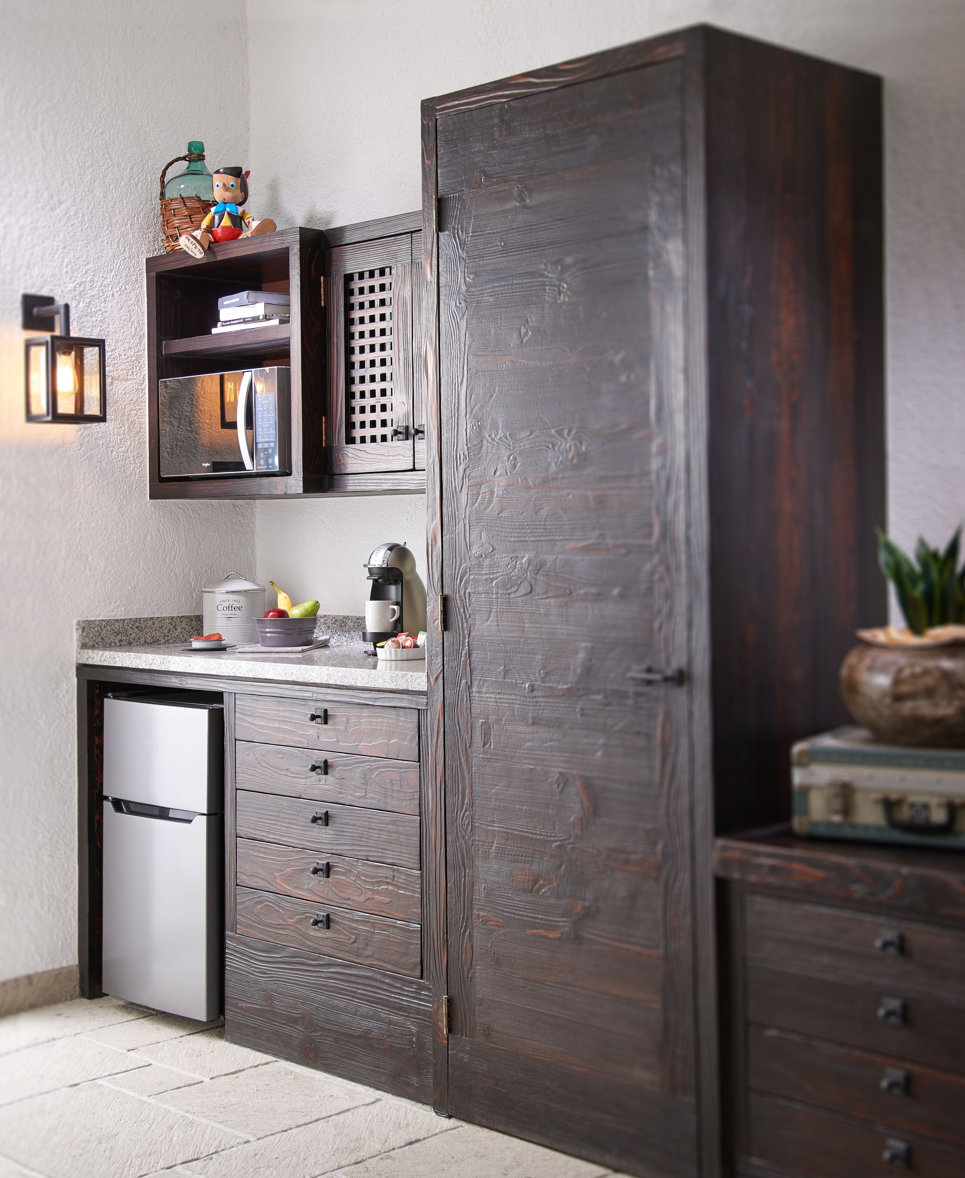 design suite, 1 king bed, non smoking, ensuite | coffee and/or coffee maker