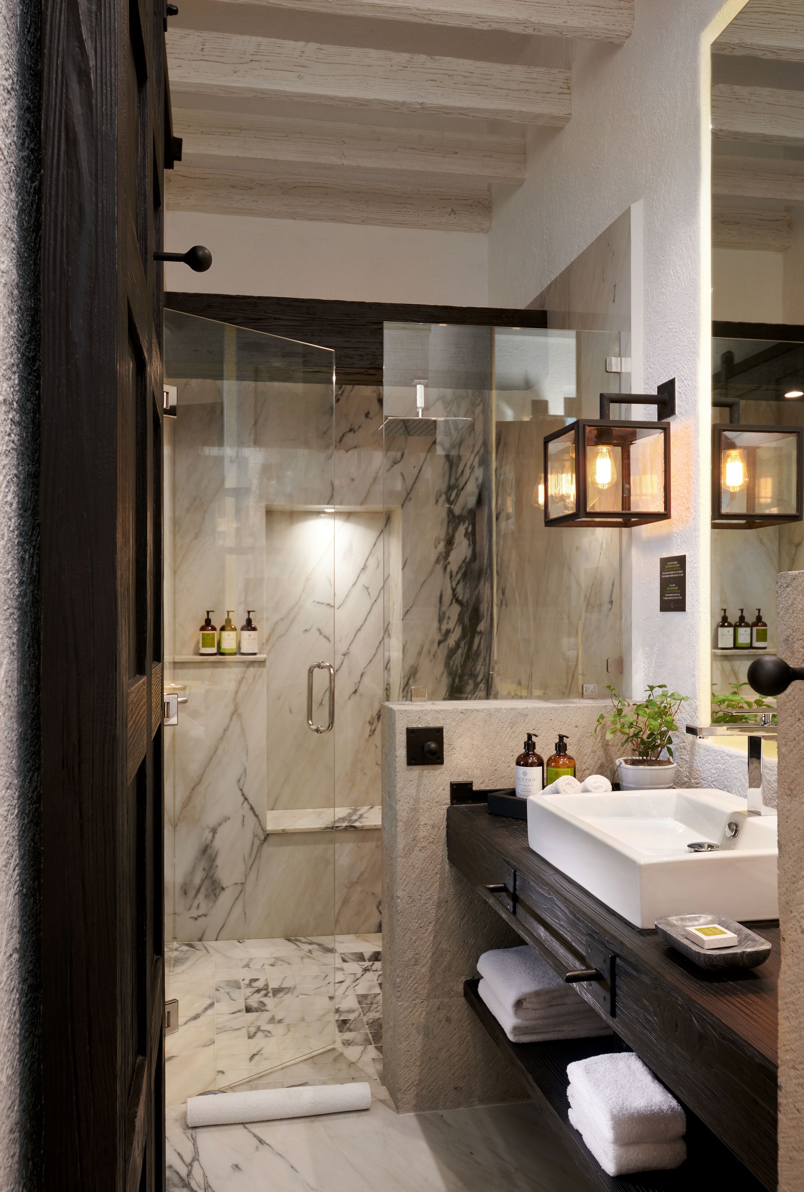 design suite, 1 bedroom, non smoking, ensuite | bathroom | free toiletries, hair dryer, bathrobes, slippers