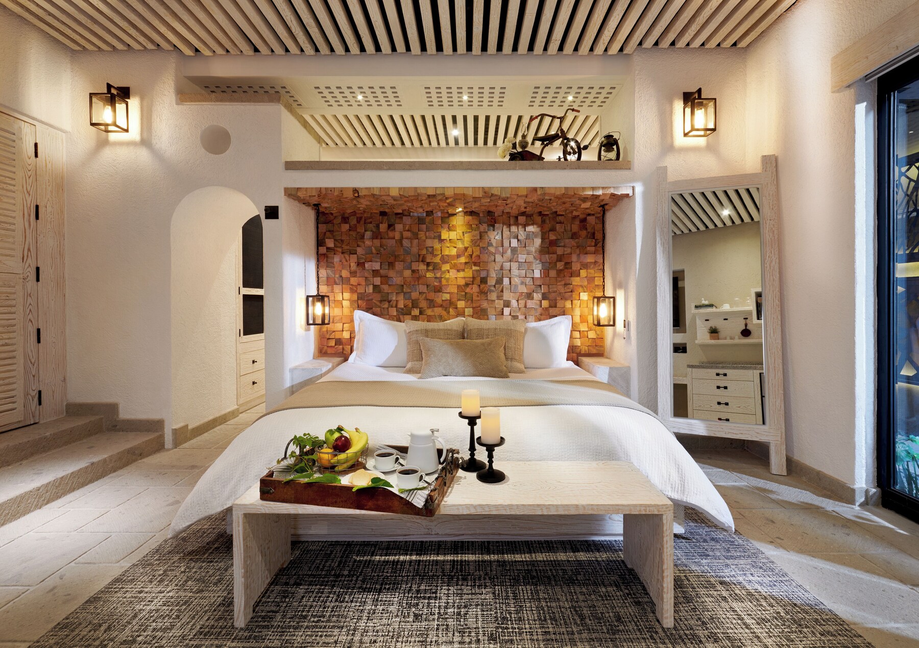 Design Studio Suite, 1 King Bed, Non Smoking, Bathtub | 1 bedroom, premium bedding, down comforters, in-room safe