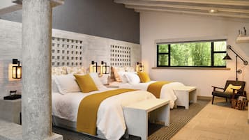 Suíte design, 2 camas Queen, para não fumantes, cozinha americana | 1 quarto, roupas de cama premium, edredons de pluma, cofres nos quartos