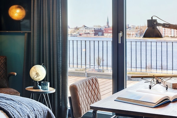 Economy Double Room, Harbour View | 1 bilik tidur, peralatan tempat tidur premium, dihias secara berasingan