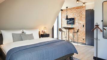 Economy-Doppelzimmer, eingeschränkter Meerblick | 1 Schlafzimmer, hochwertige Bettwaren, individuell dekoriert