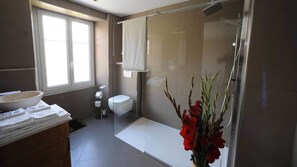 Free toiletries - Hôtel Chez Gilles (La Chaux-de-Fonds)