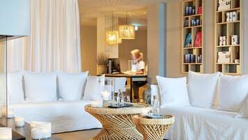 Couples treatment rooms, sauna, hot tub, steam room, body treatments