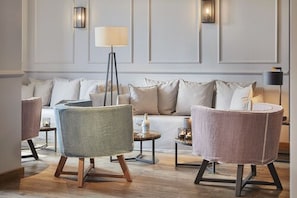 2 bar/lounge
