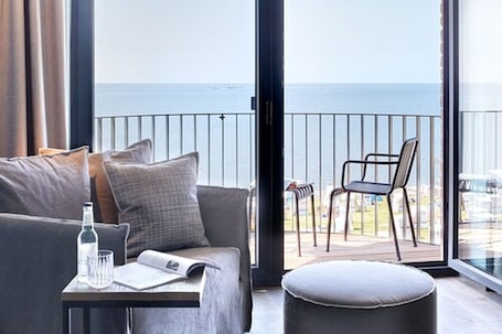 华丽双人房, 1 张大床, 海洋景观 | 起居区 | 44-英寸纯平电视 (配备数码频道)、电视