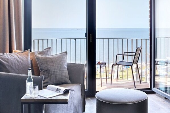 Deluxe Double Room, 1 Queen Bed, Ocean View | Living area | 44-inch flat-screen TV with digital channels, TV - Lighthouse Hotel & SPA (Büsum)
